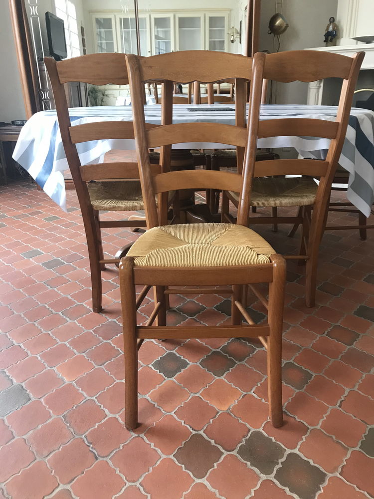 CHAISES BOIS DE HETRE ET PAILLE
59 Royan (17)