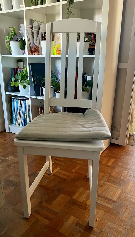 Chaises en bois massif blanc 500 Neuilly-sur-Marne (93)