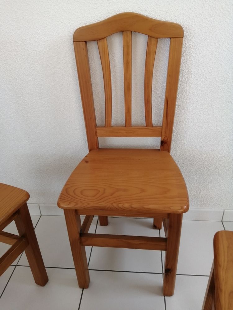 4 chaises en bois massif 40 Leucate (11)