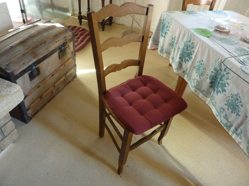 lot de 12 chaises bois et paille tr�s bonne �tat + coussins 500 Saint-Hilaire-du-Rosier (38)