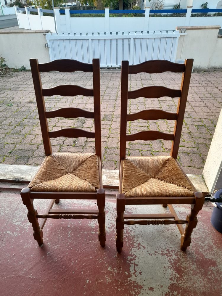 chaises en bois 15 L'Aiguillon-sur-Vie (85)