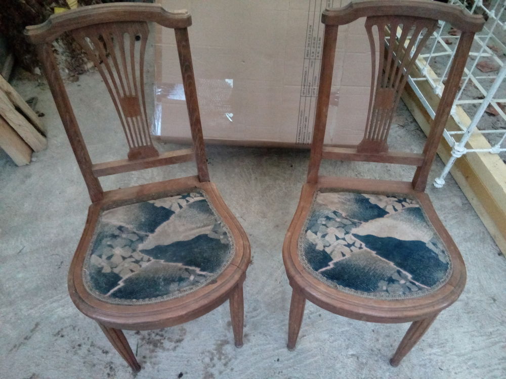 6 chaises en bois 195 Saint-L�ger-du-Bois (71)