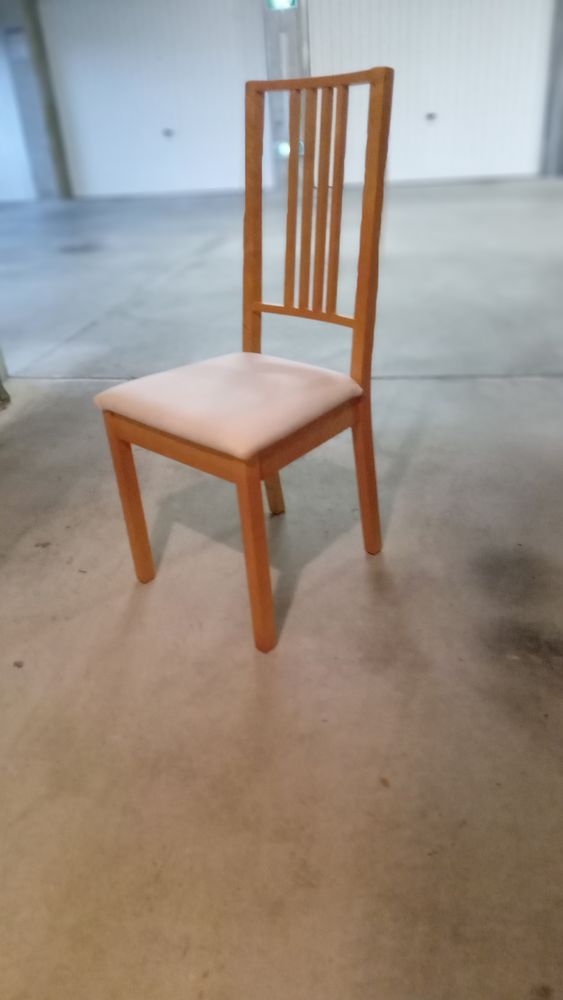 Vd 2 chaises en bois 10 Montbrison (42)