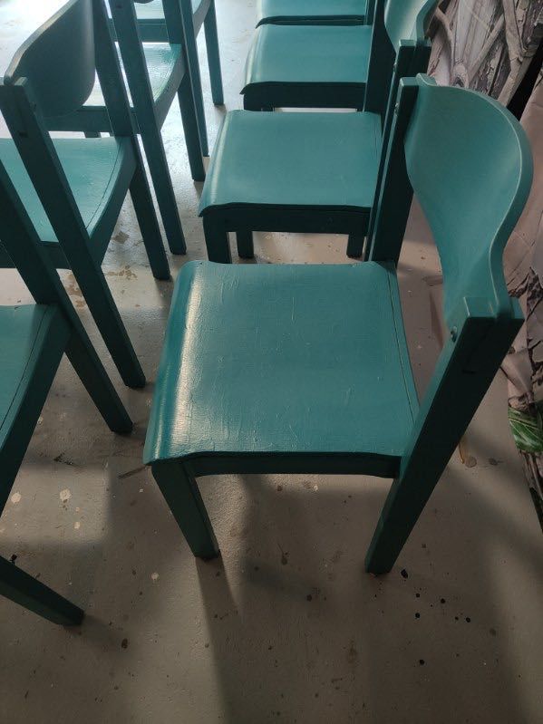 lot de 8 chaises en bois TBE 30 �pieds-en-Beauce (45)