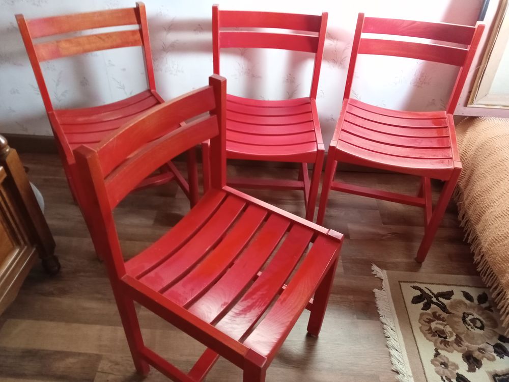 4 chaises en bois 100 Sainte-Mesme (78)