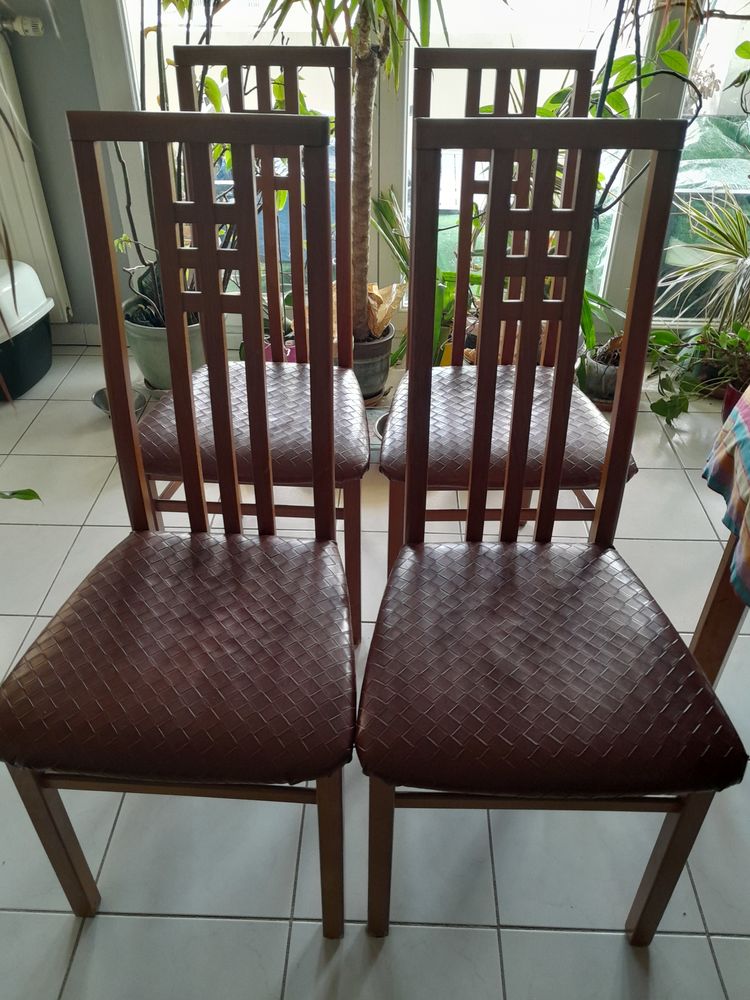  4 chaises bois 35 �chirolles (38)
