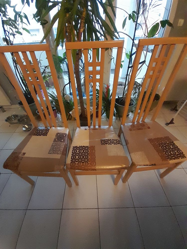 3 chaises bois 30 �chirolles (38)