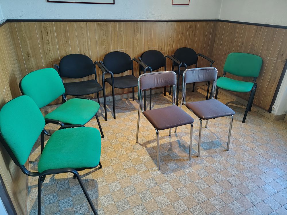 Lot de 8 chaises de bureau en tissu 60 Vaison-la-Romaine (84)