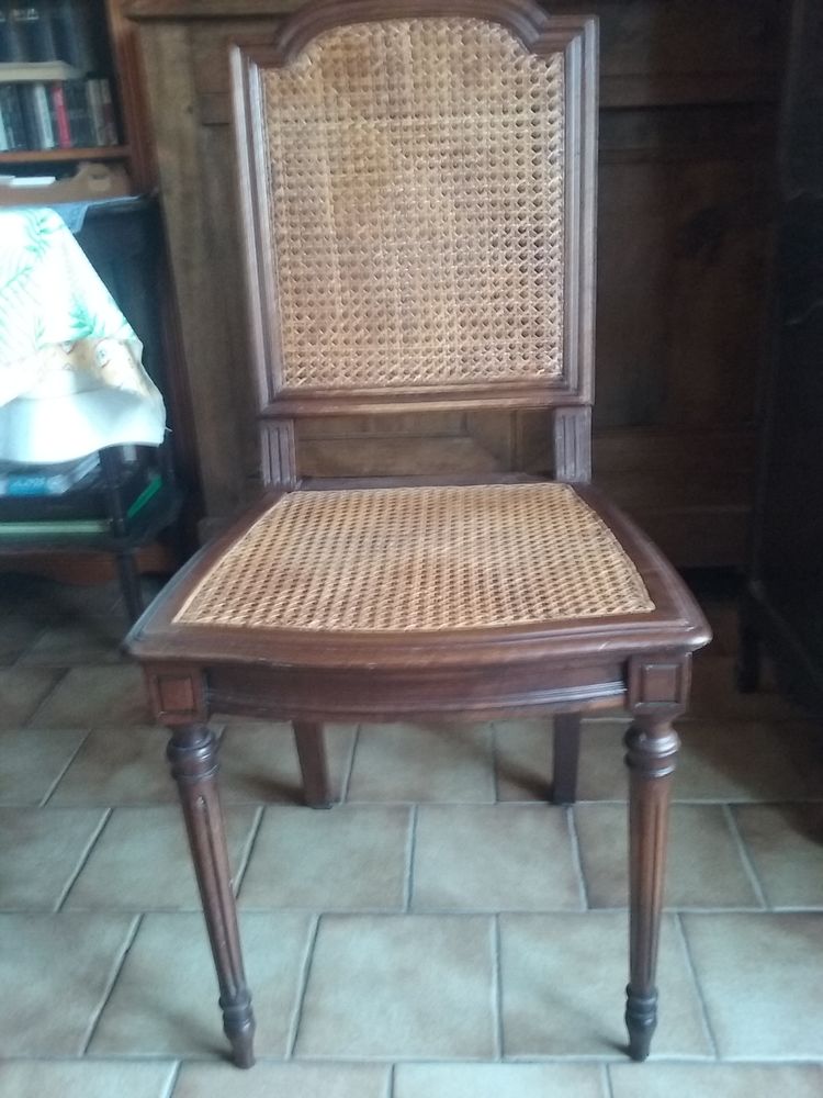 Chaises cannel�es style Louis Philippe. 350 Saint-Arnoult-en-Yvelines (78)