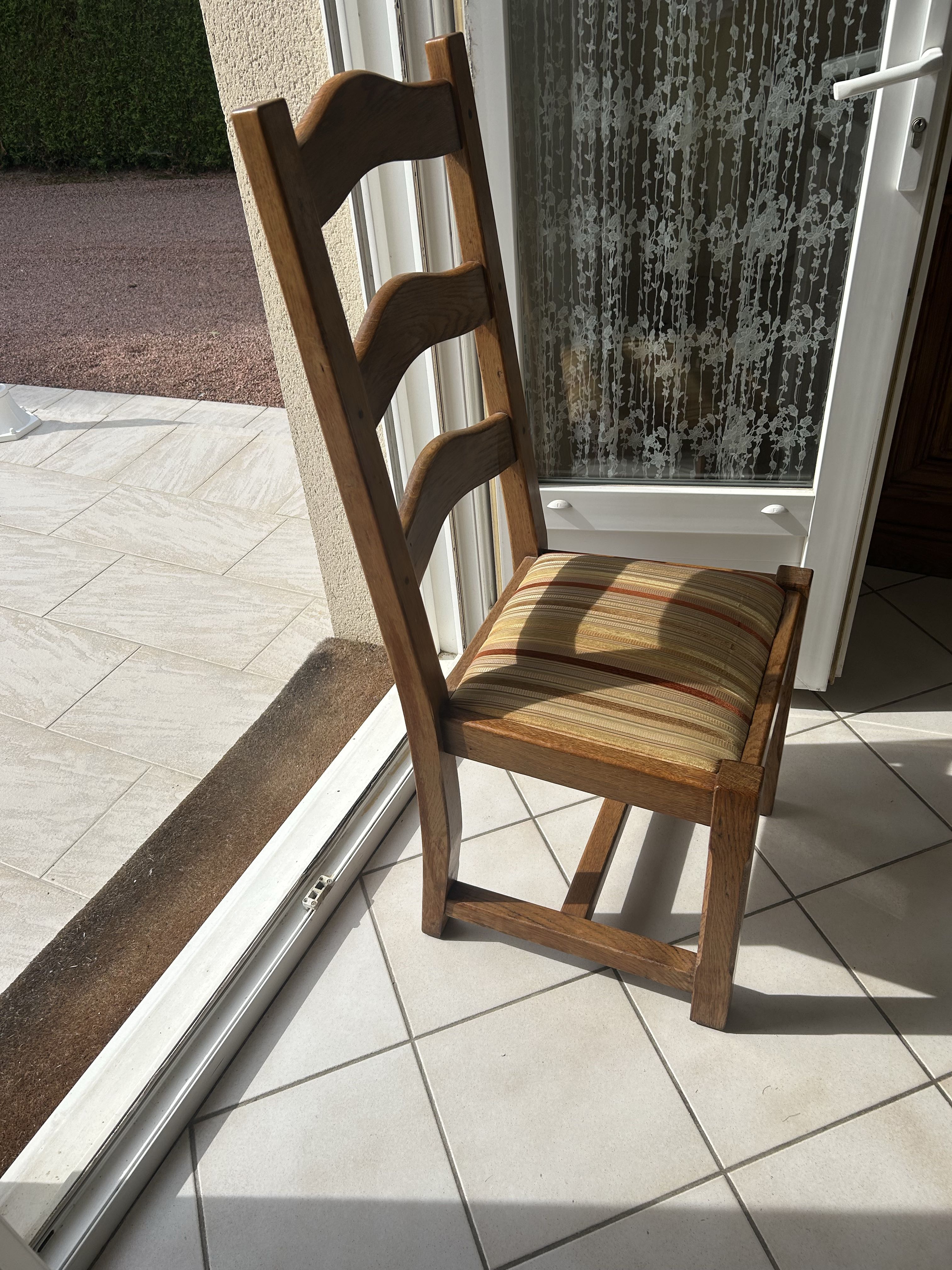 4 chaises en ch�ne chevill�es 120 Carlepont (60)