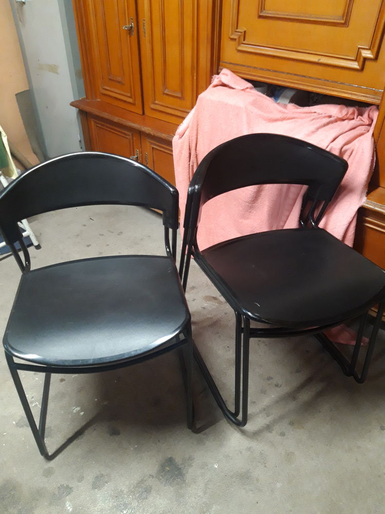 7 chaises de conf�rence AIRBONE 
50 Corps-Nuds (35)