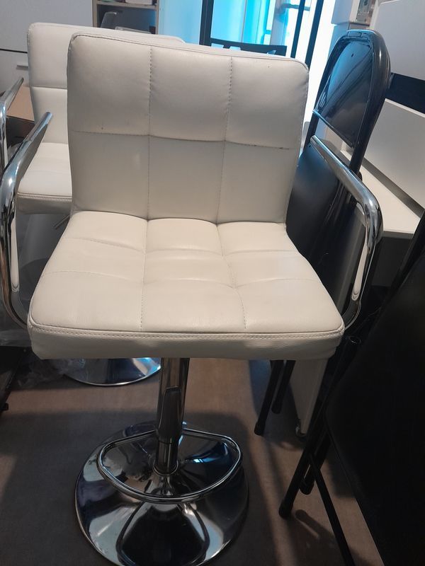 Lot de 2 chaises de bar en cuir blanc 20 Rosny-sous-Bois (93)
