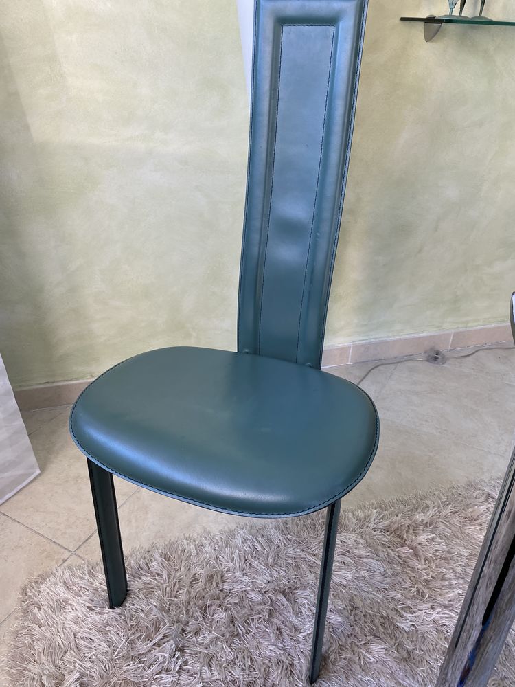 4 Chaises en cuir design italien - 250 Saint-Rapha�l (83)