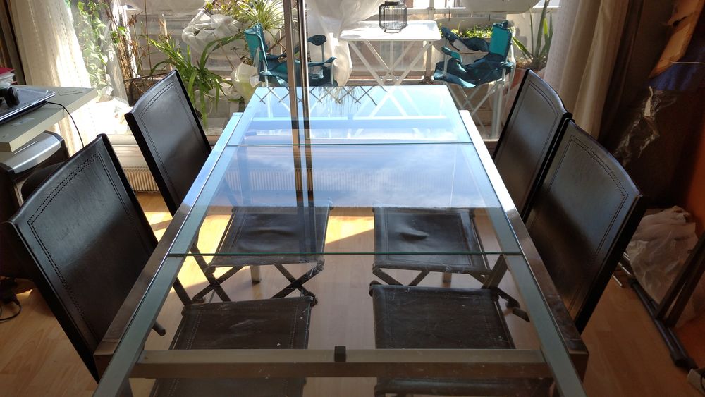 4 Chaises en cuir et m�tal pliable . 90 Paris 19 (75)