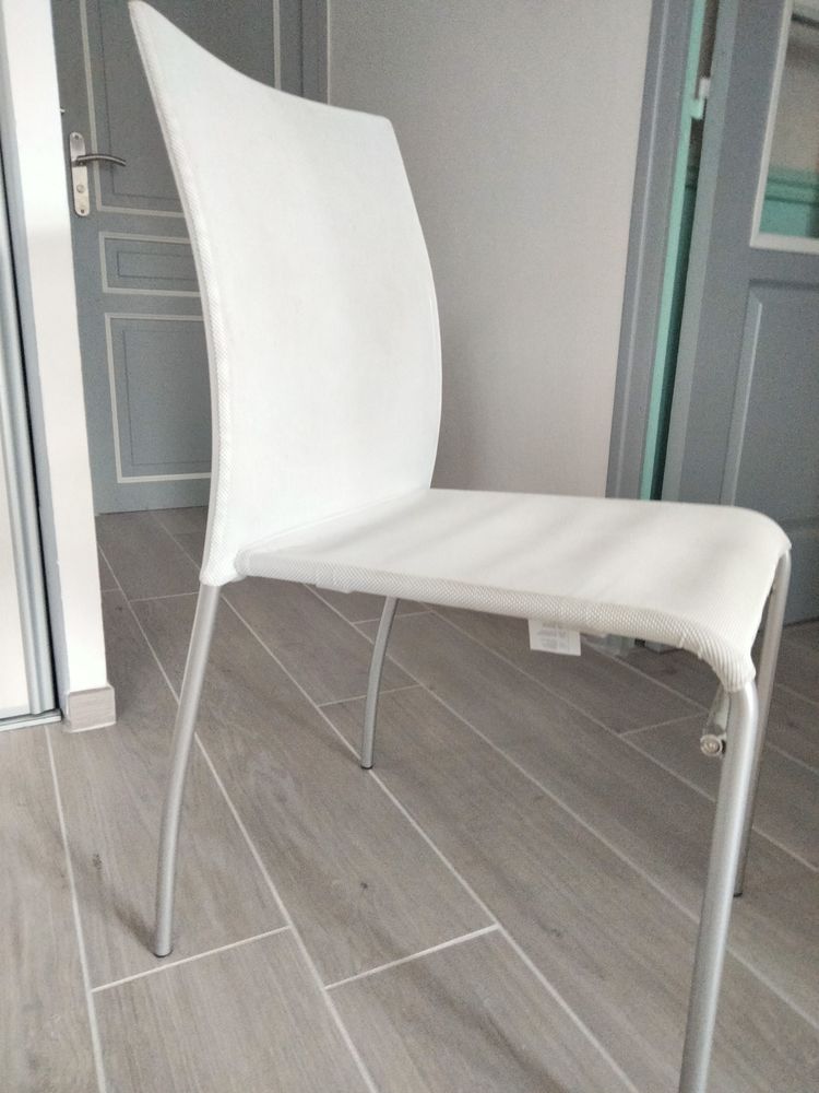 CHAISES CUISINE
ACIER GRIS CLAIR ASSISE GRIS CLAIR A�R�
0 Beaumont-l�s-Valence (26)