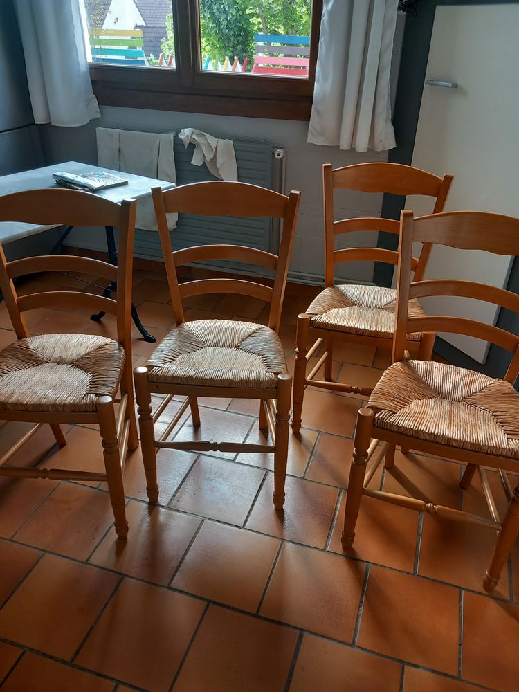 Lot 4 chaises de cuisine paill�es qui n'ont pas servi 1 mois 50 Villers-Saint-Paul (60)