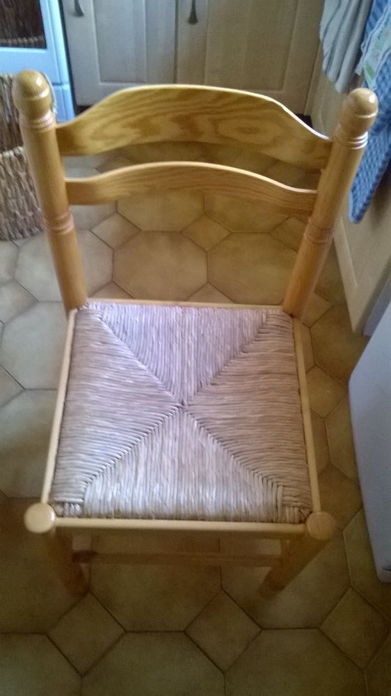 2 CHAISES CUISINE STRUTURE BOIS AVEC ASSISE PAILLEE 15 Mantes-la-Jolie (78)