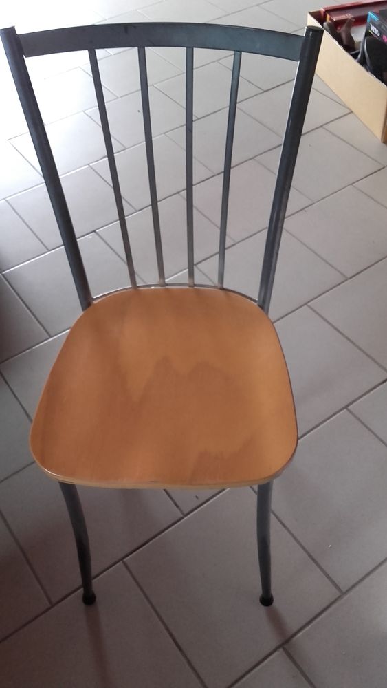 2 chaises de cuisine 25 Vihiers (49)