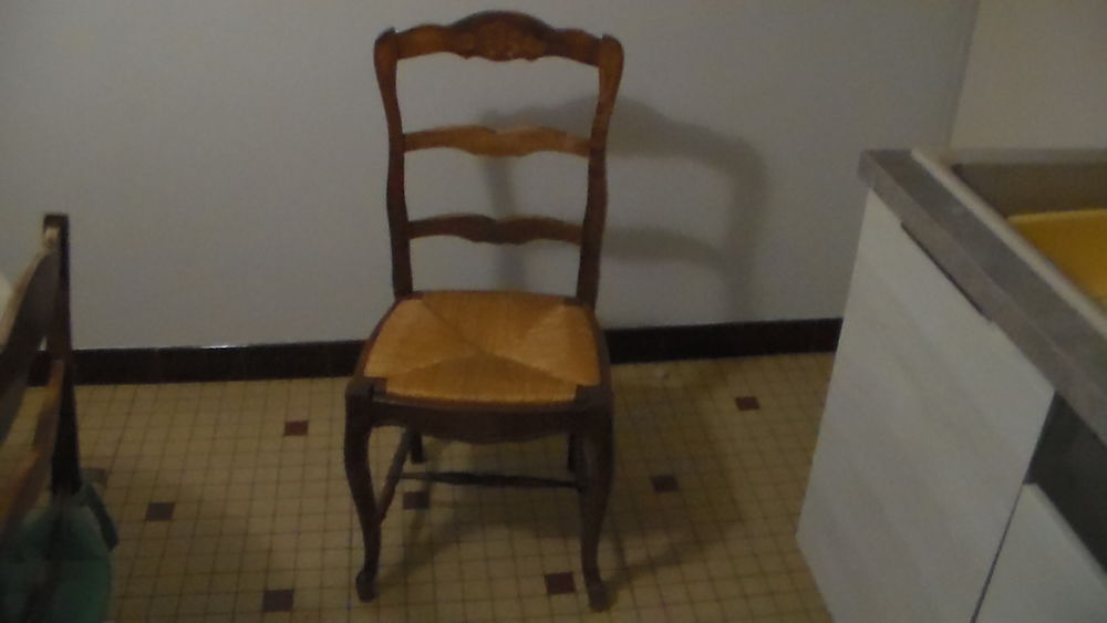 4 CHAISES DE CUISINE 100 Saint-Georges-des-Groseillers (61)