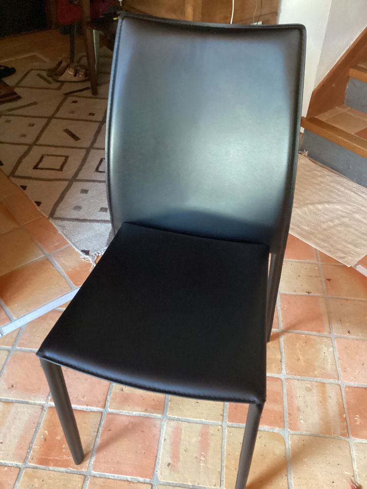 4 chaises design cuir noir tr�s bon �tat 150 Reignier (74)