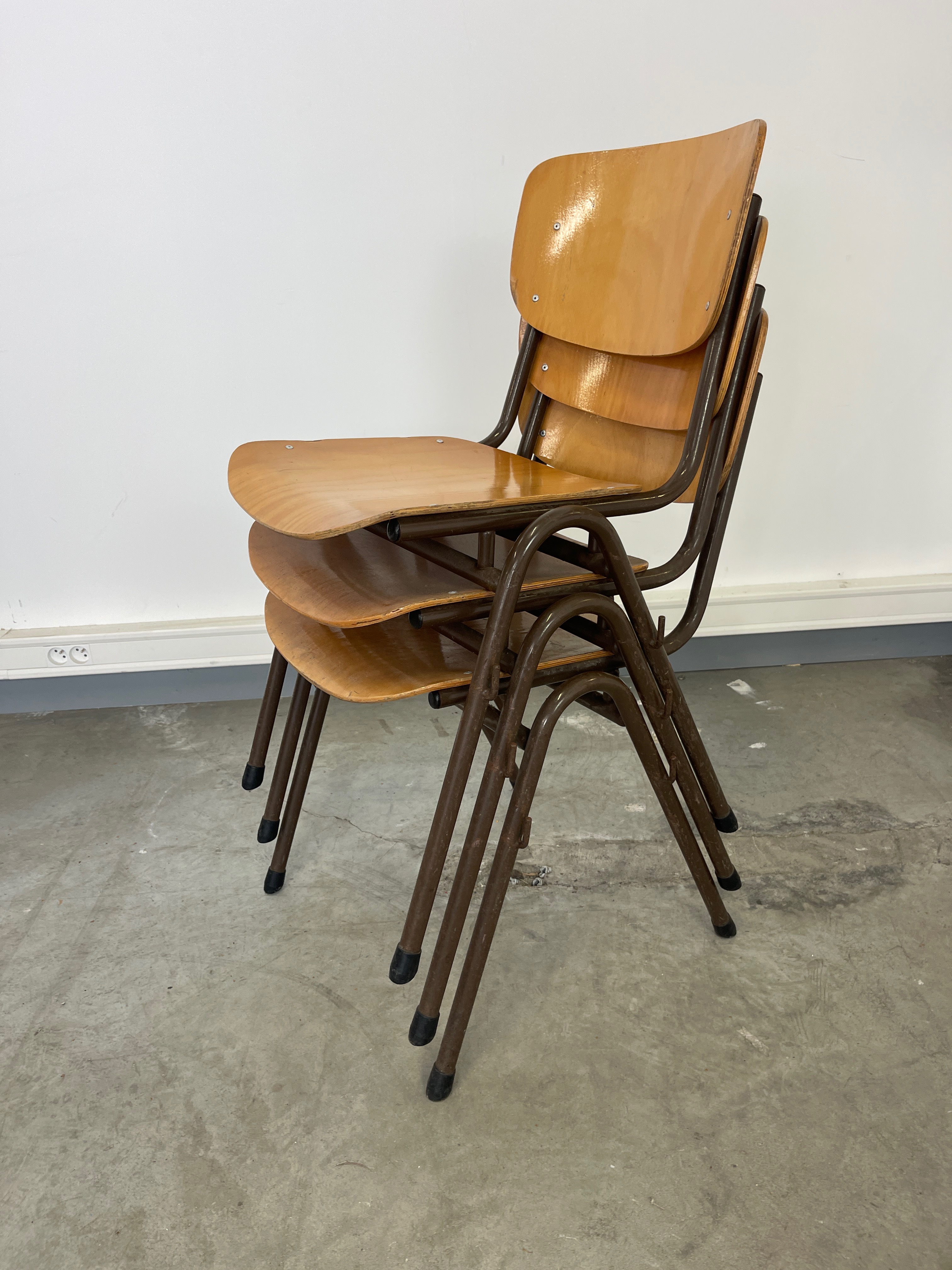 Lot de 3 chaises d'�cole Marko bois acier marron Pays-Bas an 150 Lorient (56)