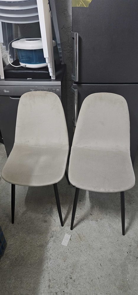 2 chaises effet velours beige 40 Montfavet (84)