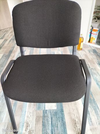 4 chaises empilables 30 Voiron (38)