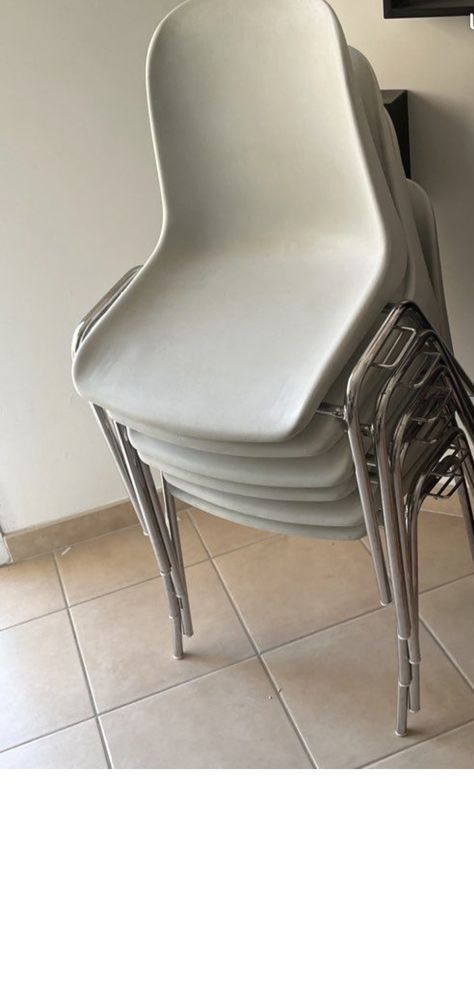 Lot de 6 chaises empilables 40 Belley (01)