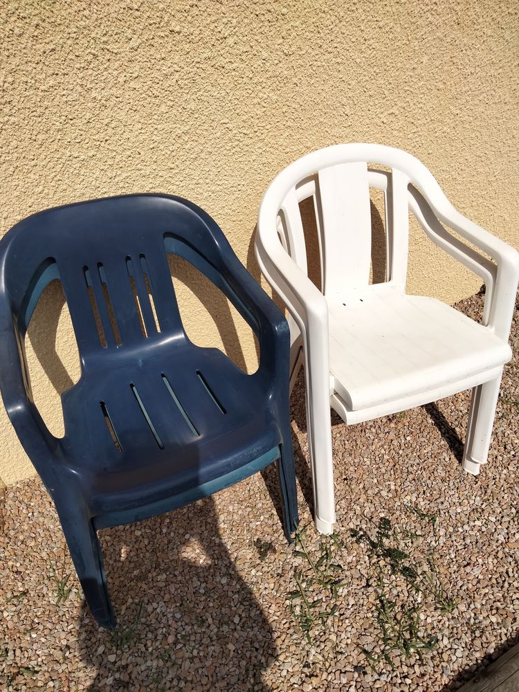 4 chaises ext�rieures 15 Chazelles-sur-Lyon (42)