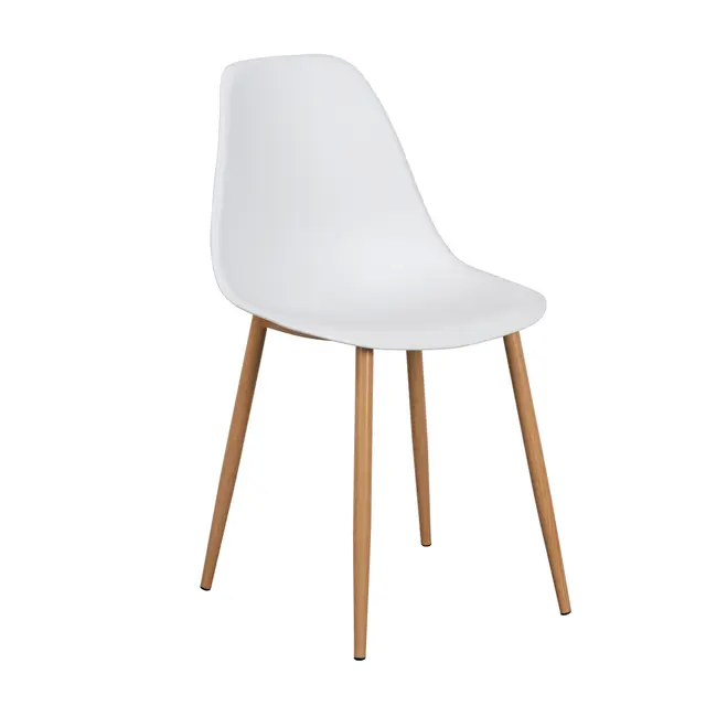 Six chaises flambant neuves sont disponibles � l'achat 0 Le Robert (97)