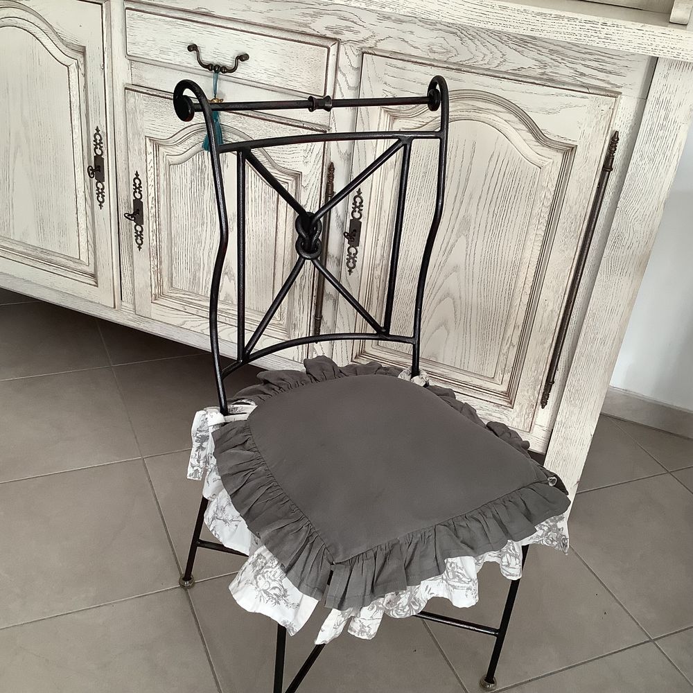 Chaises en fer forg� massif 40 Marseille 13 (13)