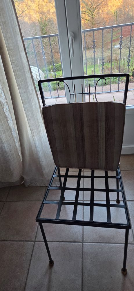 6 chaises en fer forg�es 150 Meyssac (19)
