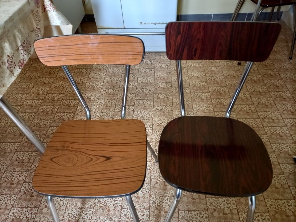 chaises en formica marron 25 Marcilly-le-Ch�tel (42)