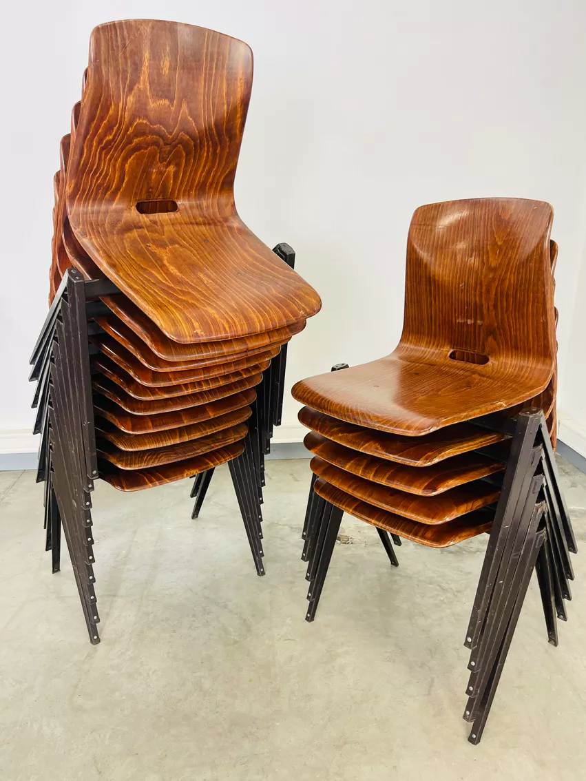 Lot de 15 chaises Galvanitas S22 bois couleur ch�ne Pays Bas 1800 Lorient (56)