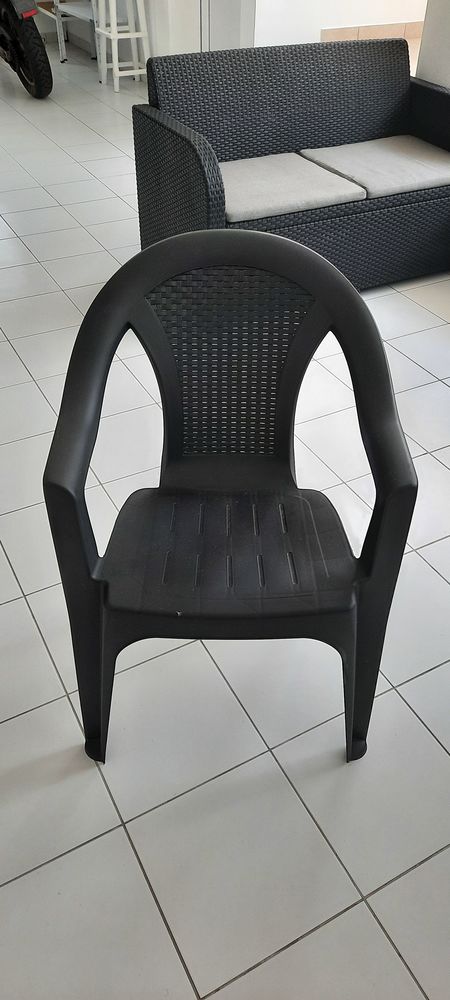 de 4  chaises pvc gris anthracite neuve 
12.5e pi�ce 12.5 Le Morne-Rouge (97)