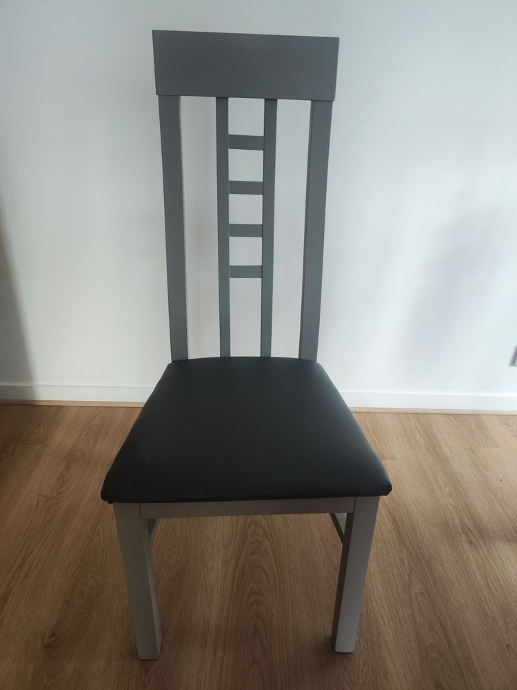 Lot de 6 chaises grises
A r�cup�rer sur place. 120 Igny (91)