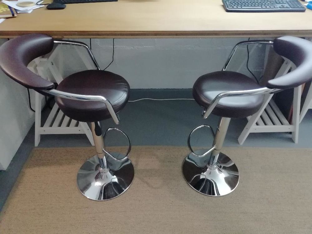 2 chaises haute en cuir marron 0 Antony (92)