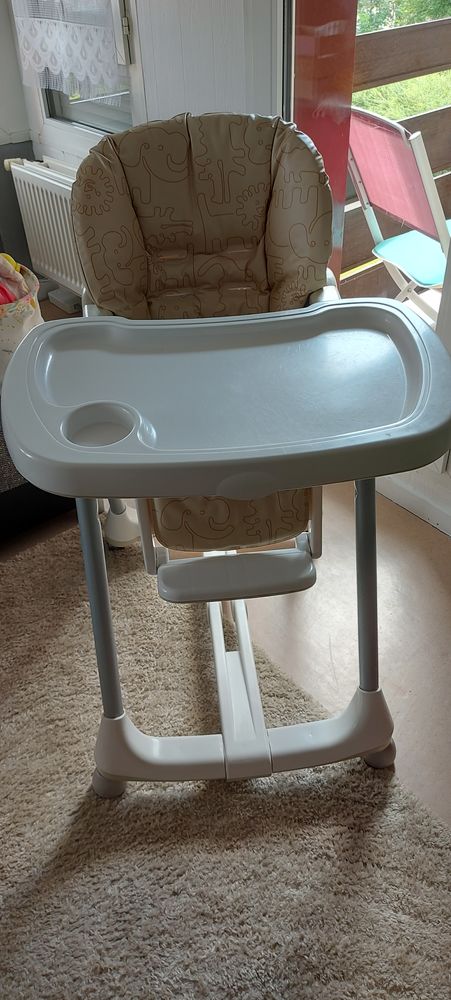 Chaises hautes 15 Pont-de-Roide (25)