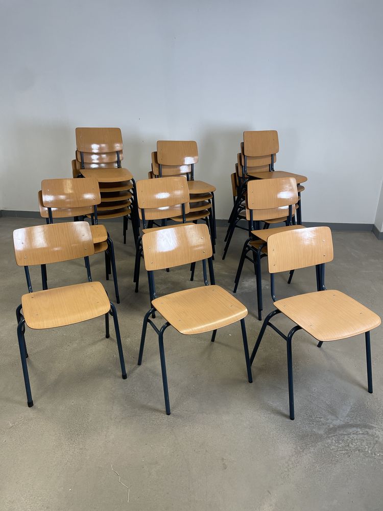  33 chaises indus Ahrend, LIVRAISON POSSIBLE 75 Lorient (56)