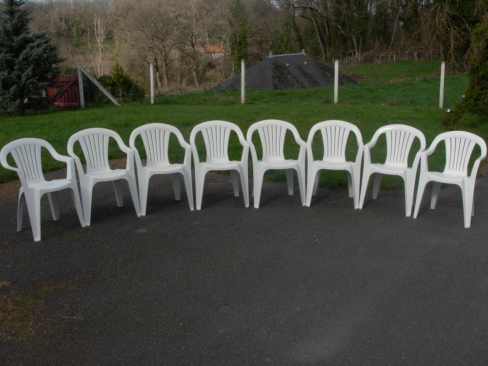 8 chaises de jardin en plastique blanc empilables accoudoirs 30 Ch�n�railles (23)