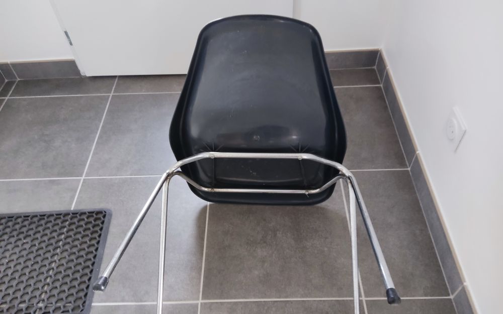 3 chaises Lambert pieds chromes 30 Colombier-Fontaine (25)