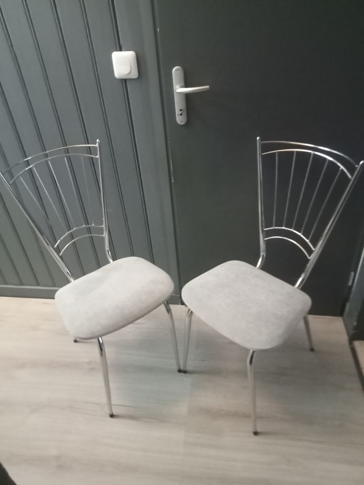 Lot de 2 chaises en m�tal chrom� 45 Haveluy (59)