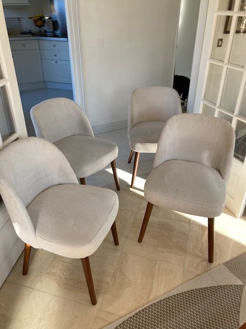 4 Chaises neuves 200 F�camp (76)