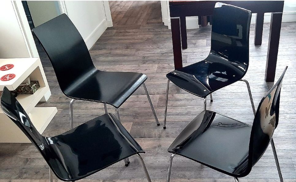 Chaises noires 80 Fontenay-sous-Bois (94)