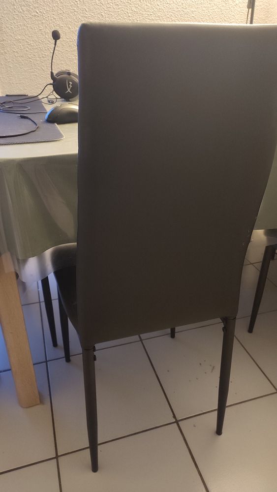 Lot de 4 Chaises noires 40 Castelginest (31)