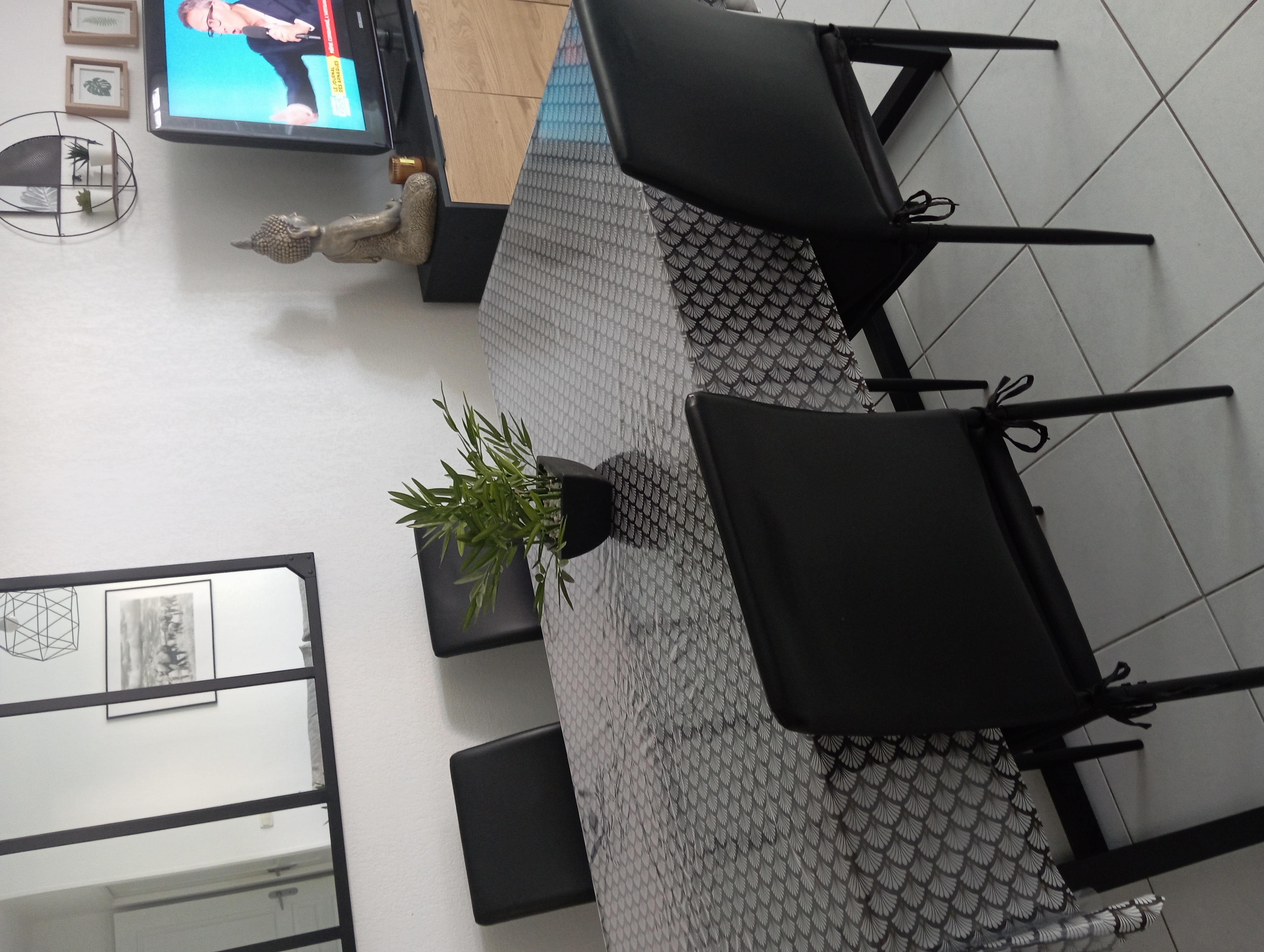 ,4 Chaises noires 70 Parempuyre (33)