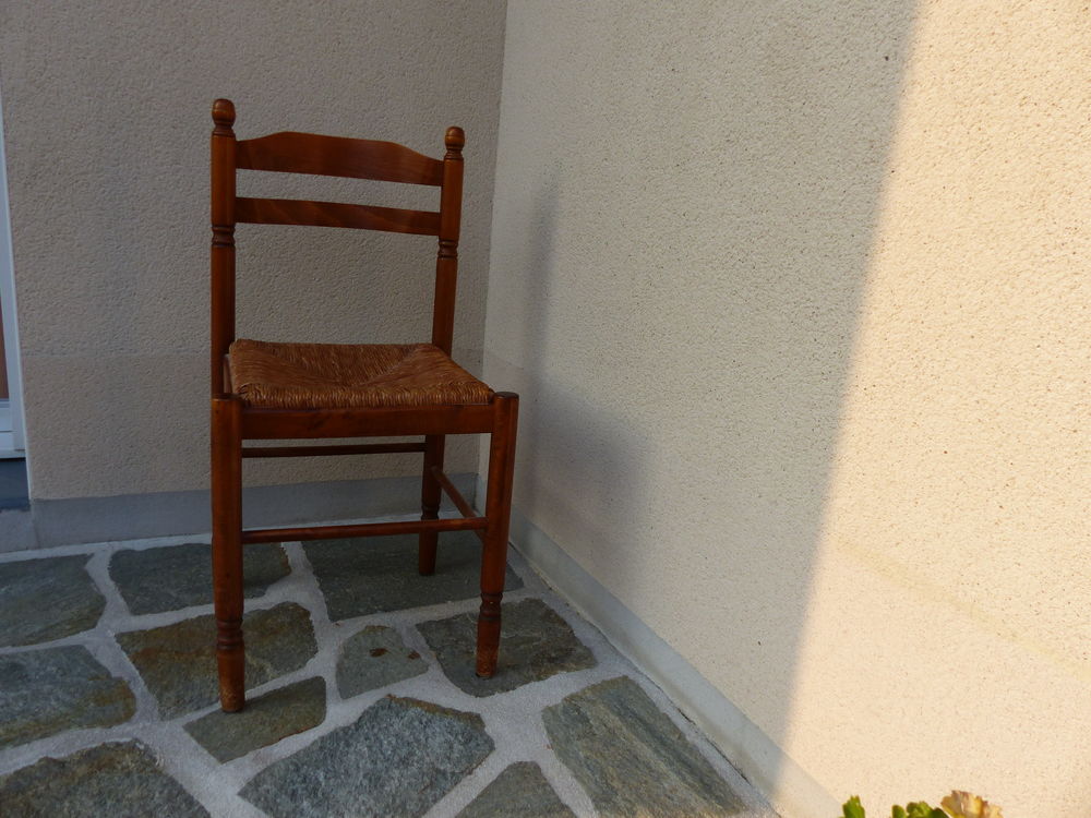 CHAISES PAILLE ET BOIS (4)
BON ETAT 25 Ploubazlanec (22)
