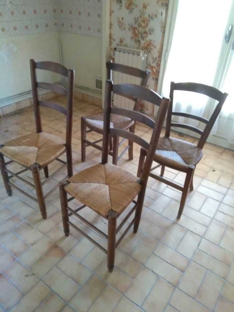 Chaises paill�es � haut dossier 25 Montlieu-la-Garde (17)