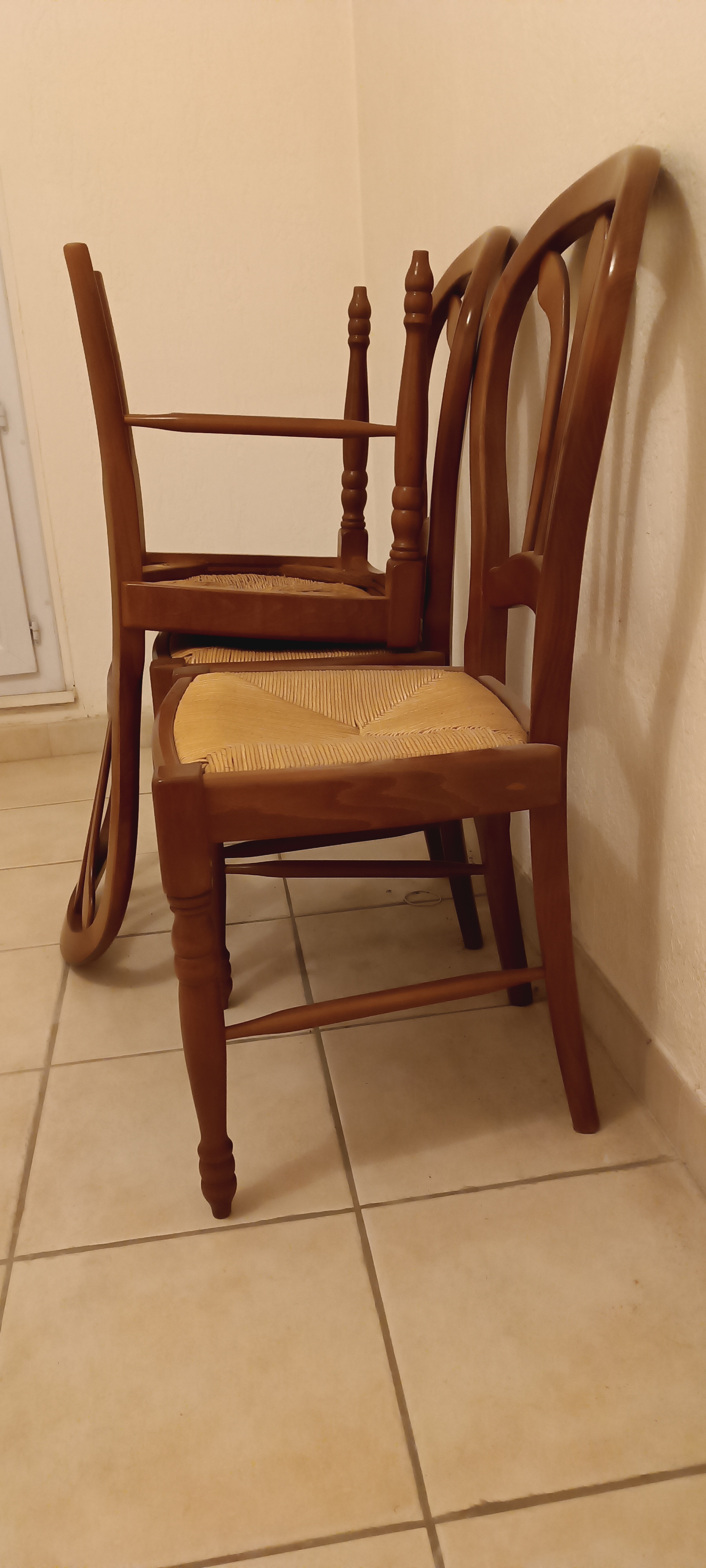 4 chaises paill�es en merisier massif 50 Le Thor (84)