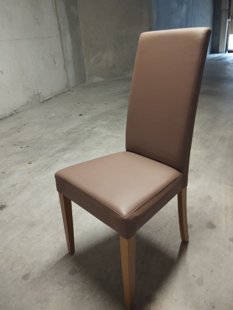 4 chaises pied en bois et assise  en PVC marron clair 100 La Ciotat (13)
